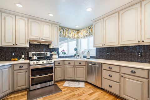 Tiny photo for 373 S SUNNY HILL CIR, Payson, UT 84651 (MLS # 2137787)