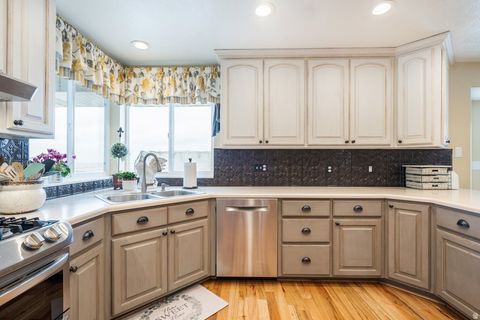 Tiny photo for 373 S SUNNY HILL CIR, Payson, UT 84651 (MLS # 2137787)