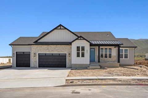 Photo of 1733 S 1100 W, Payson, UT 84651 (MLS # 2142950)