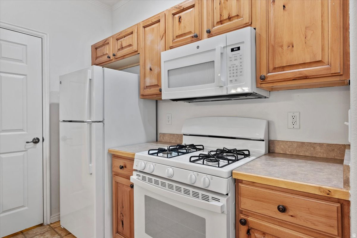 PEMBERLEY @ ROBINSONS GROVE CONDO - Residential