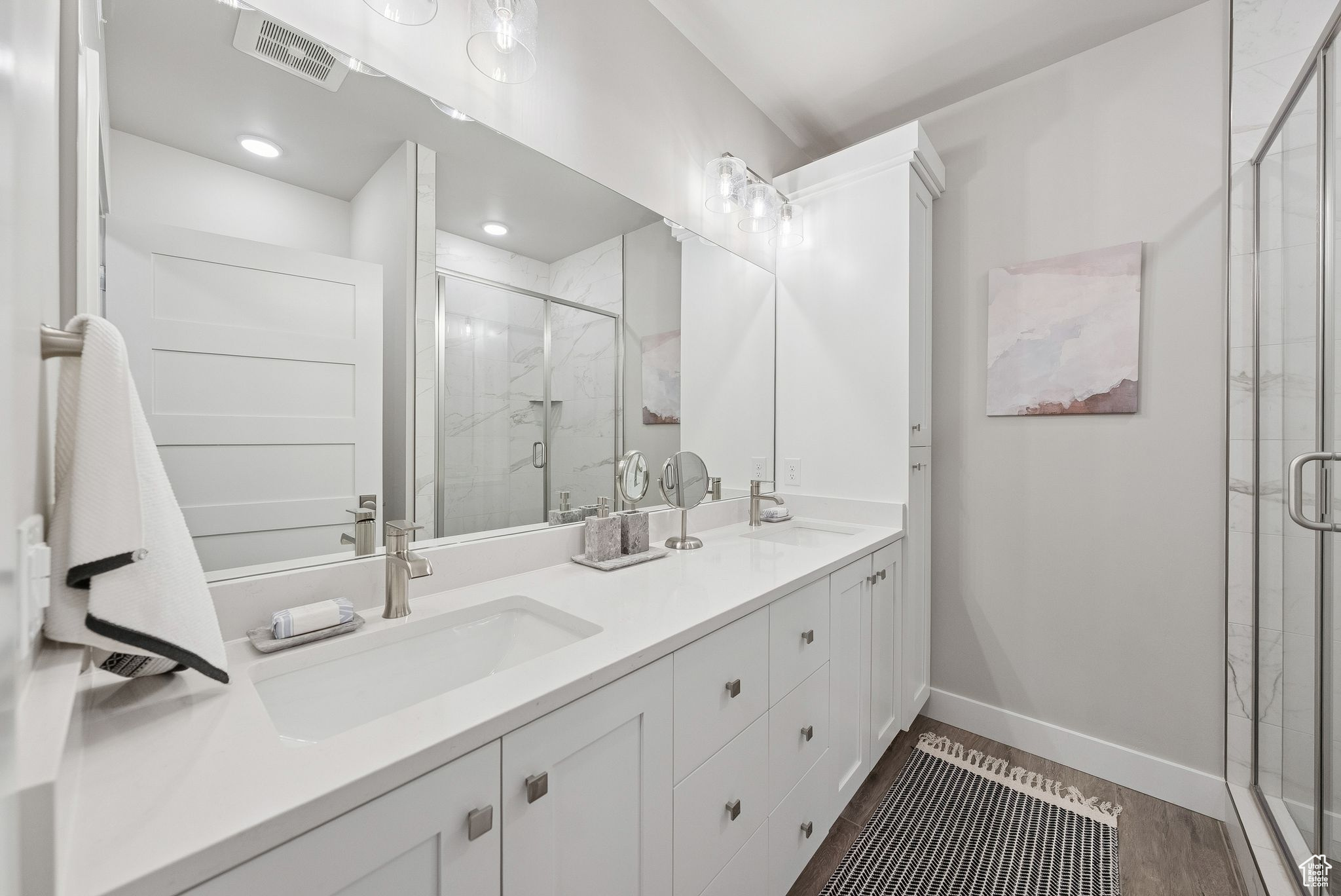 MAYFLOWER LAKESIDE - Residential