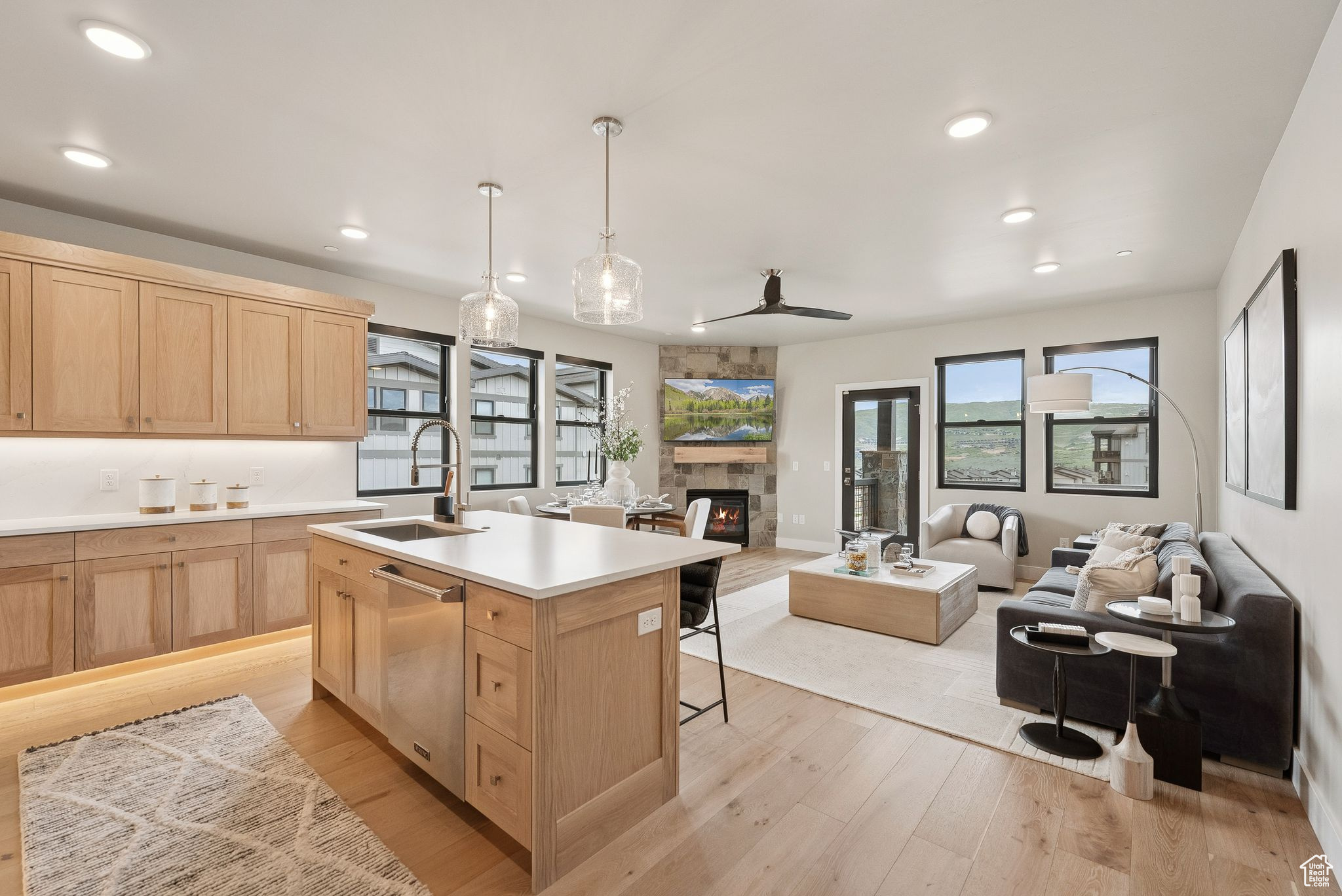 MAYFLOWER LAKESIDE - Residential