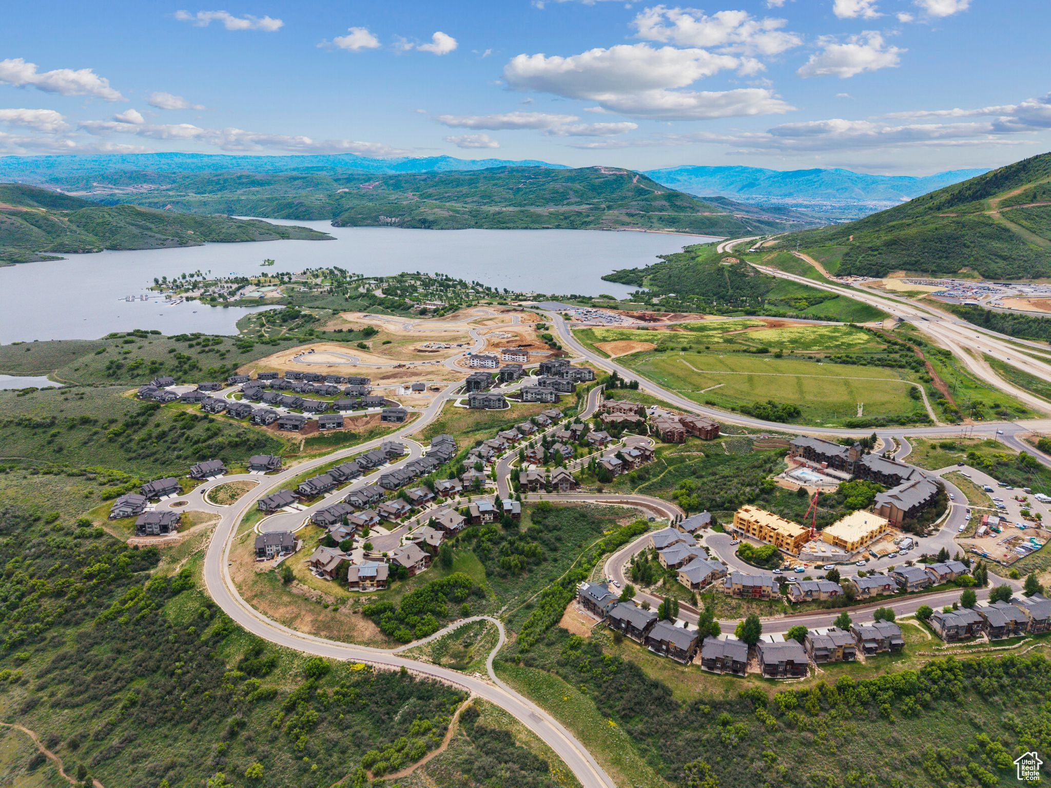 MAYFLOWER LAKESIDE - Residential
