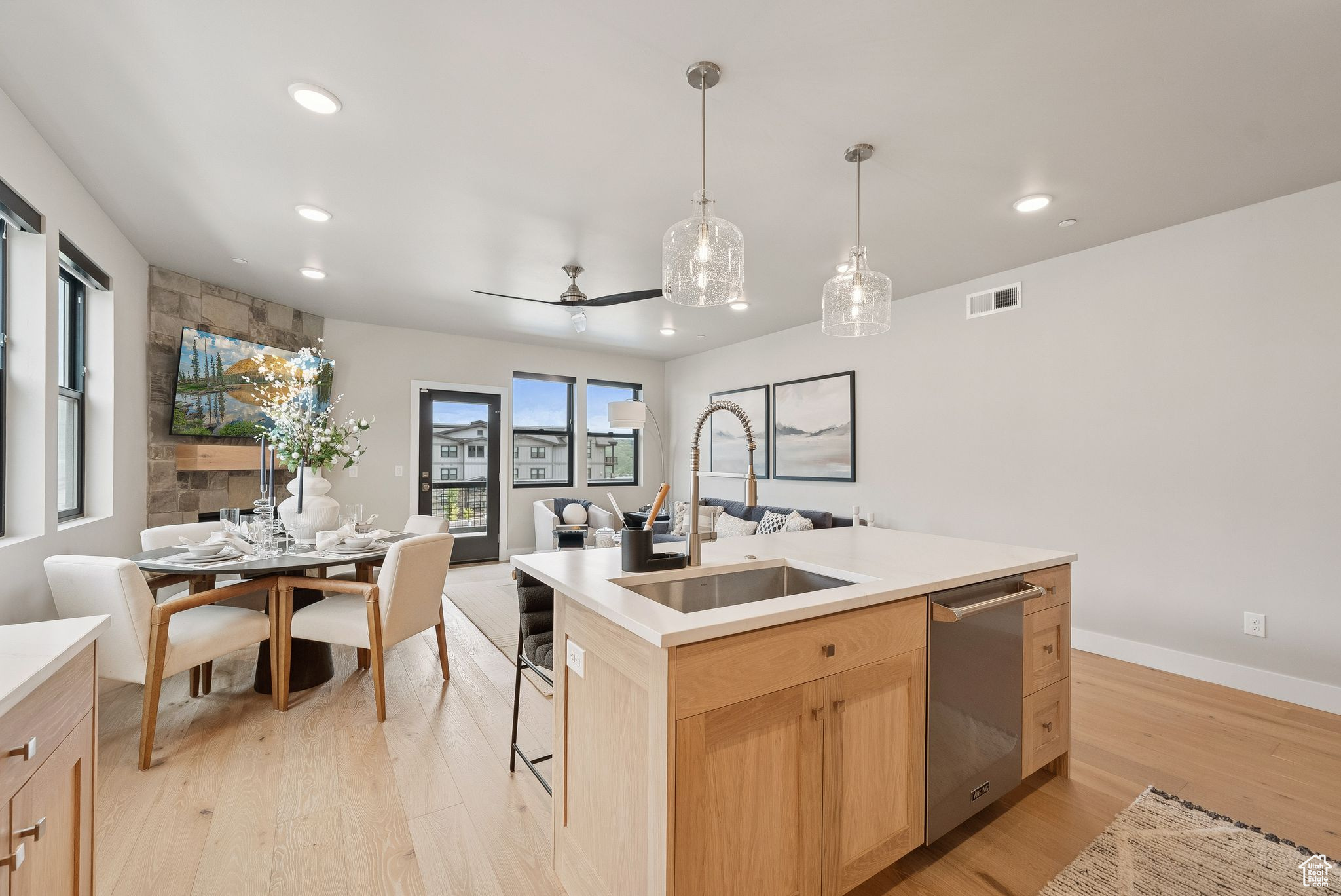 MAYFLOWER LAKESIDE - Residential
