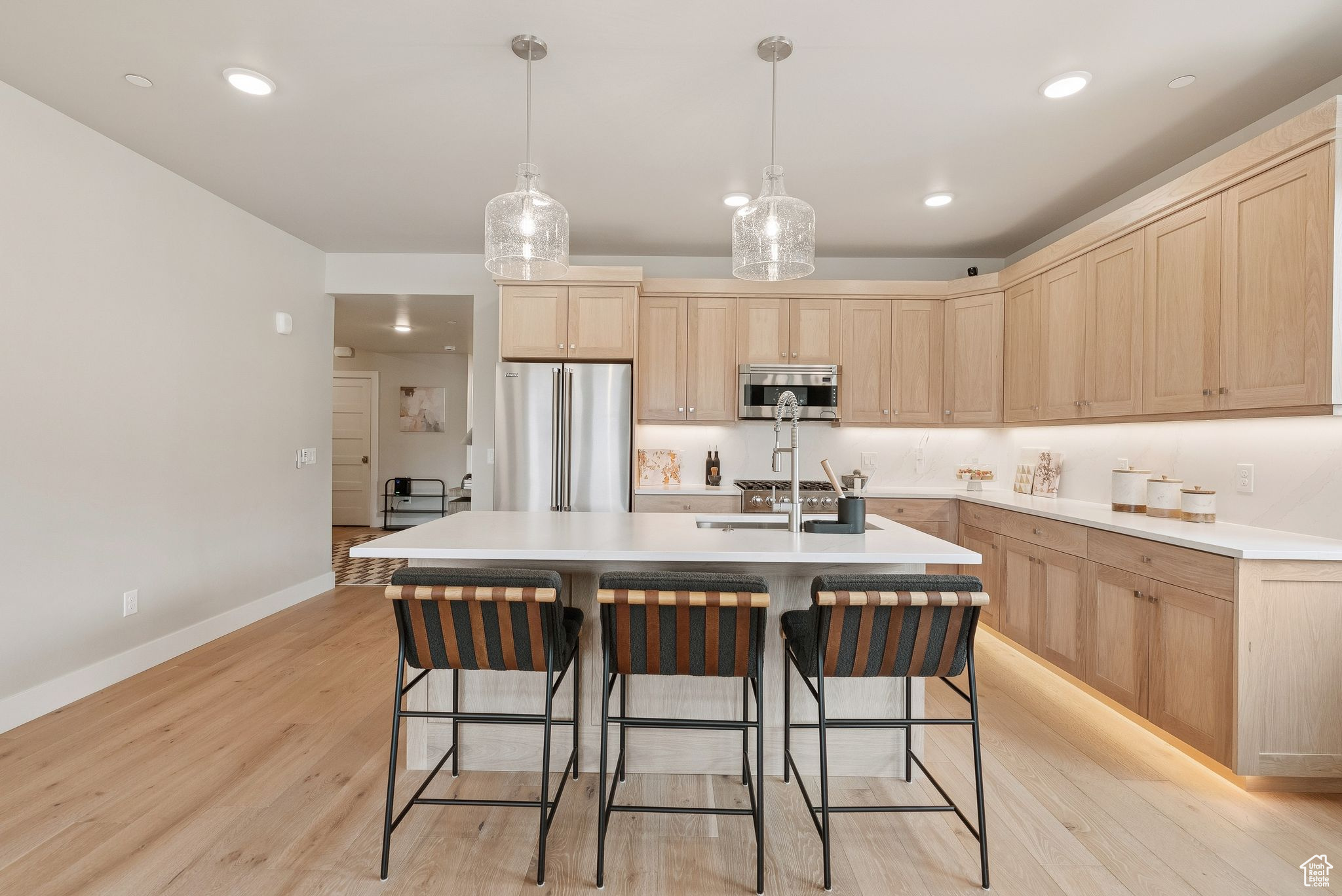MAYFLOWER LAKESIDE - Residential