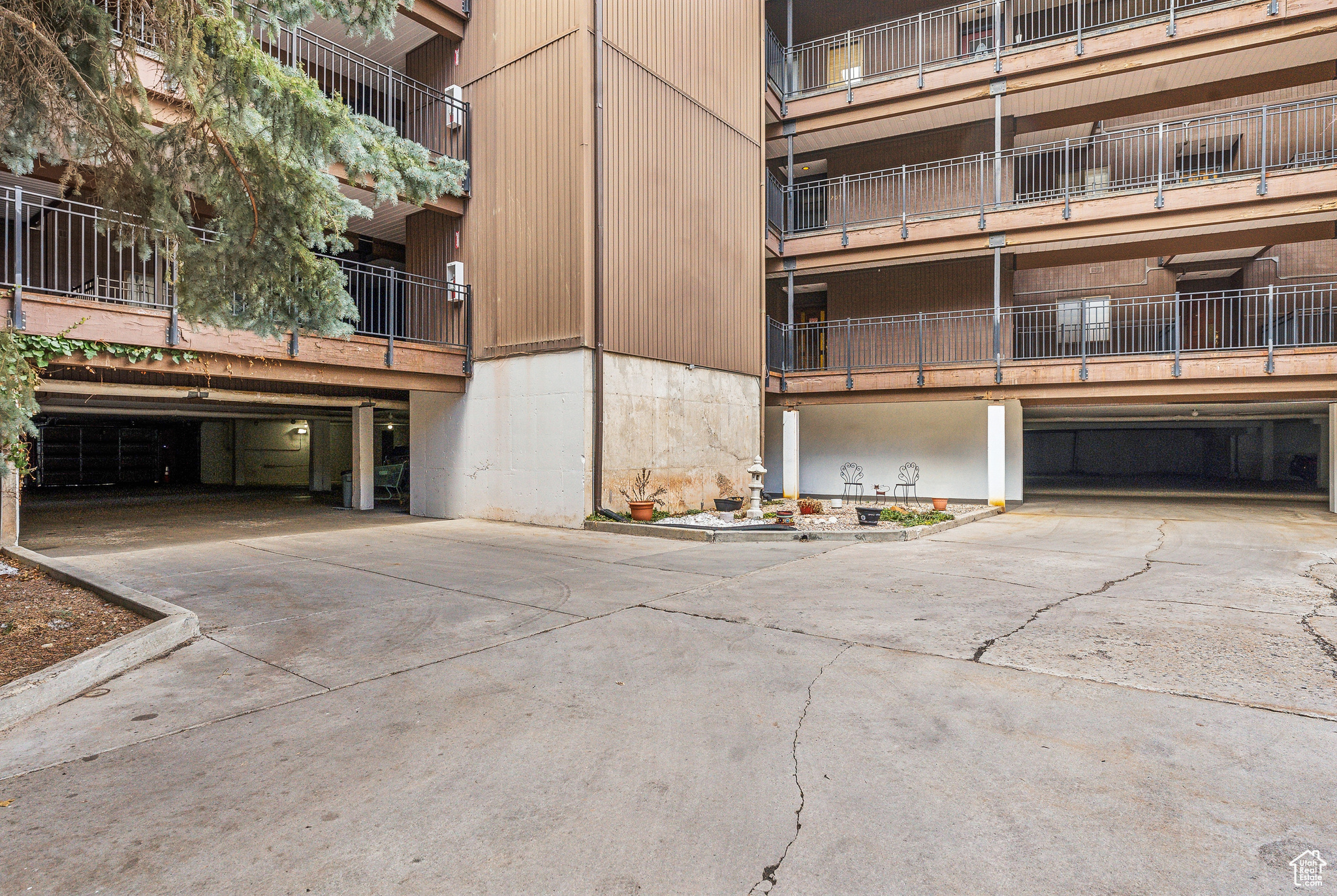 OAKWOOD GARDENS - Residential