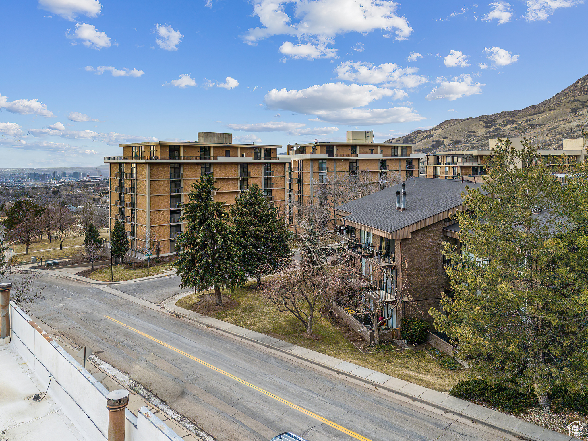 OAKWOOD GARDENS - Residential