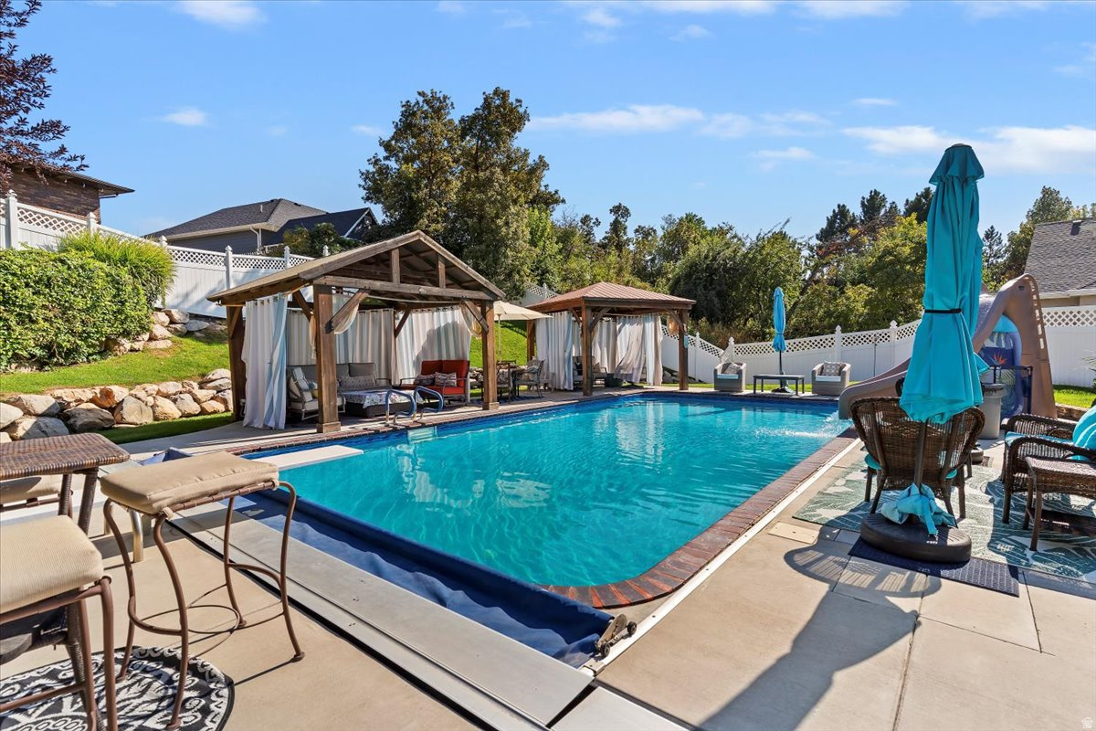 FAIRWAY COVE - Residential