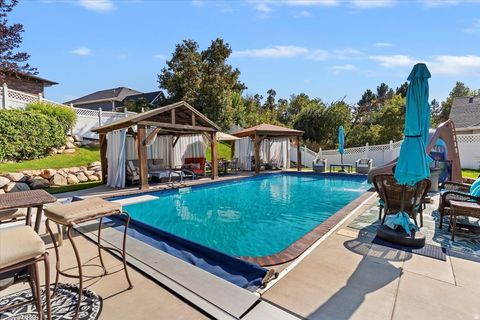 Tiny photo for 960 E PAR THREE CIR, Fruit Heights, UT 84037 (MLS # 2148775)