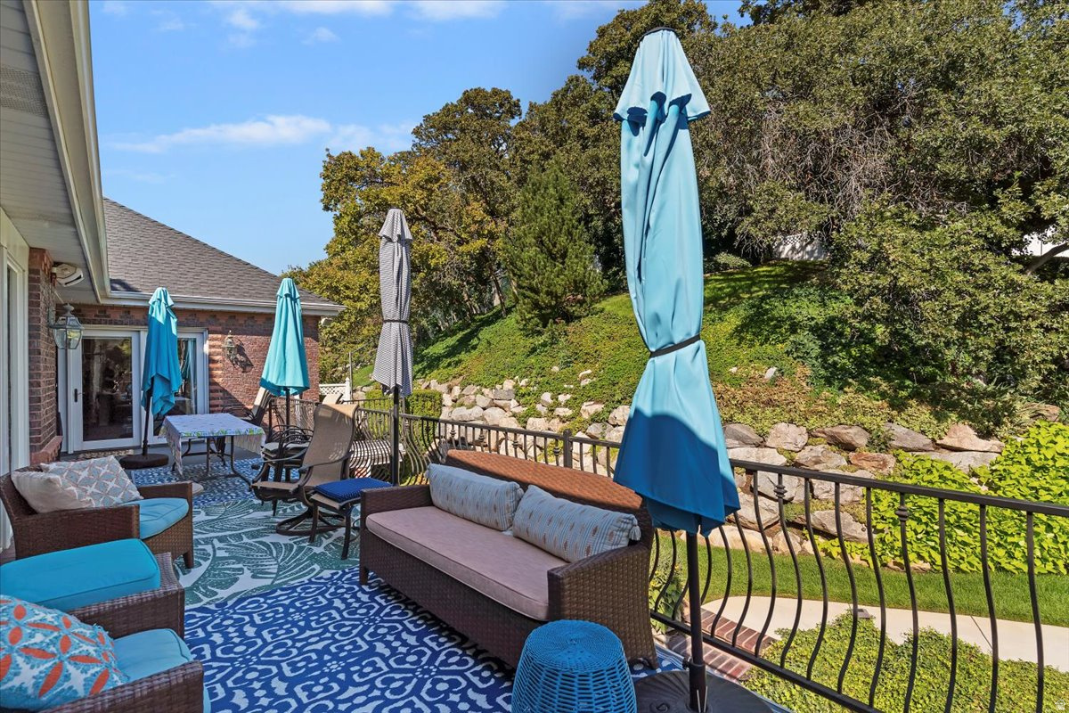 FAIRWAY COVE - Residential