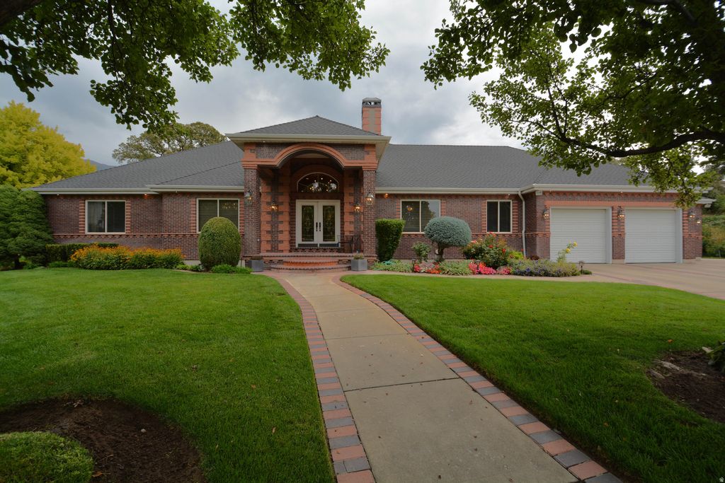 Photo of 960 E PAR THREE CIR, Fruit Heights, UT 84037 (MLS # 2148775)