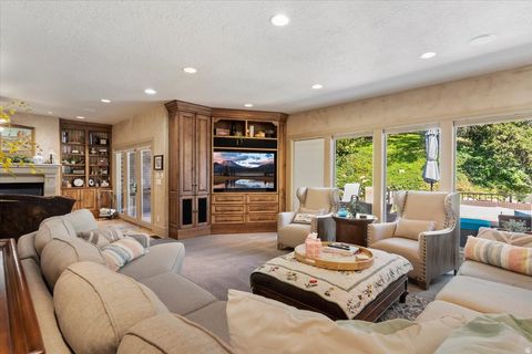 Tiny photo for 960 E PAR THREE CIR, Fruit Heights, UT 84037 (MLS # 2148775)