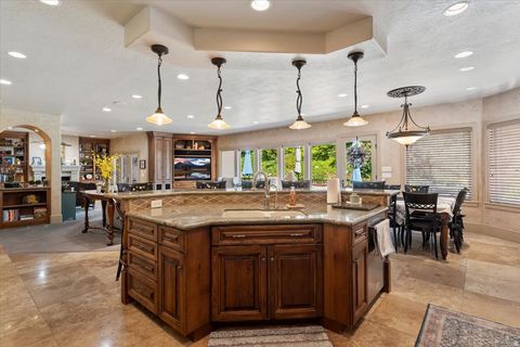 Tiny photo for 960 E PAR THREE CIR, Fruit Heights, UT 84037 (MLS # 2148775)