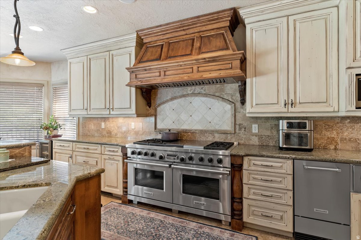 FAIRWAY COVE - Residential