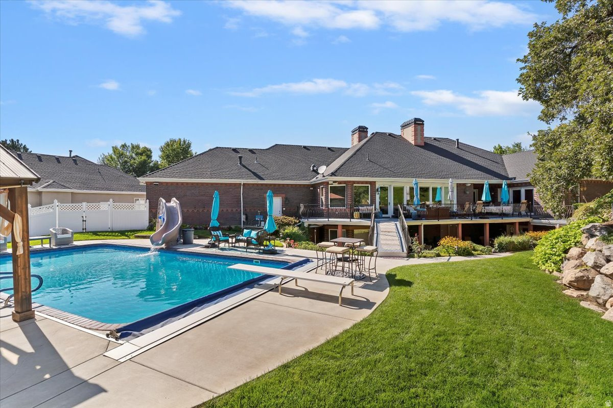 FAIRWAY COVE - Residential