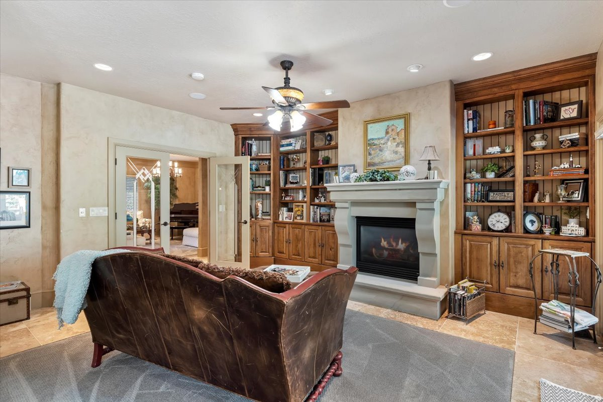 FAIRWAY COVE - Residential