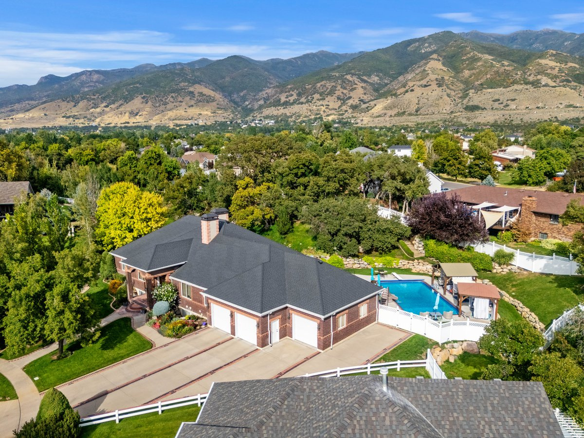FAIRWAY COVE - Residential
