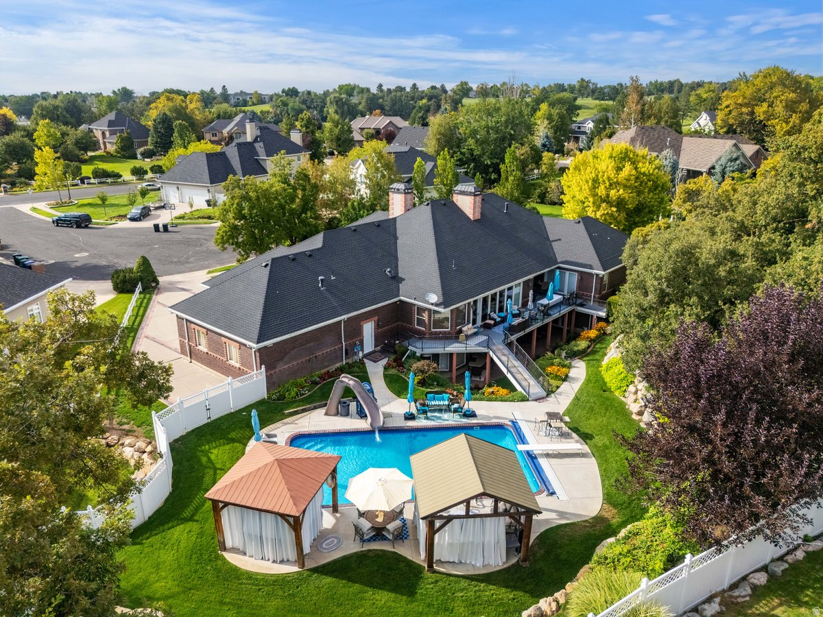 FAIRWAY COVE - Residential