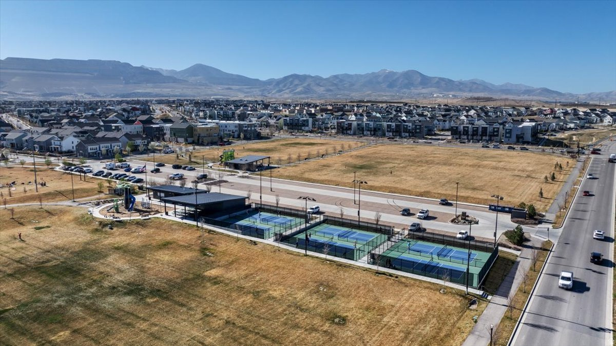 DAYBREAK - Residential