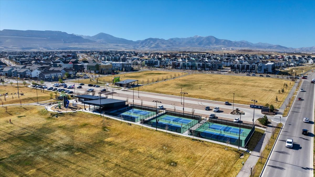 DAYBREAK - Residential