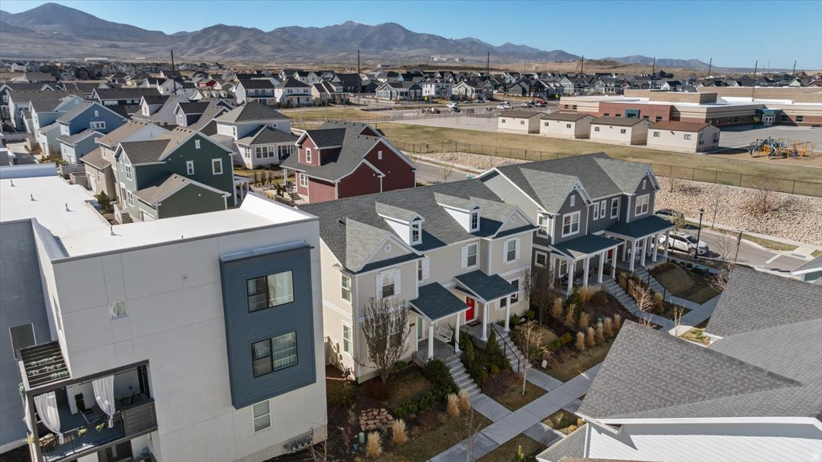 DAYBREAK - Residential