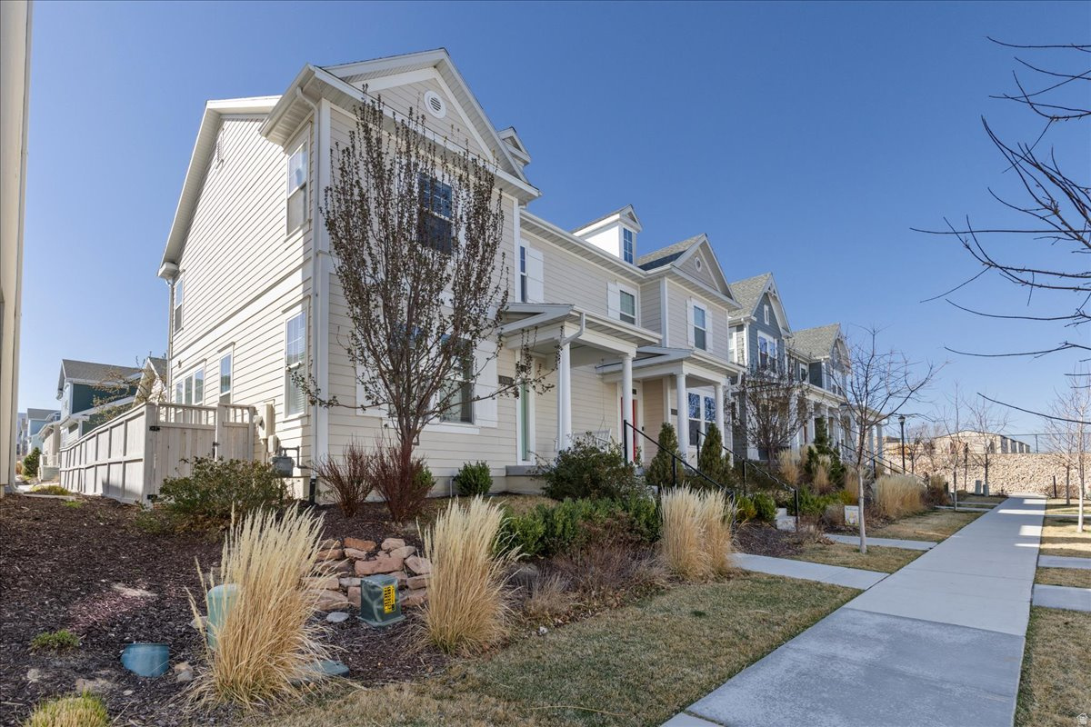 DAYBREAK - Residential