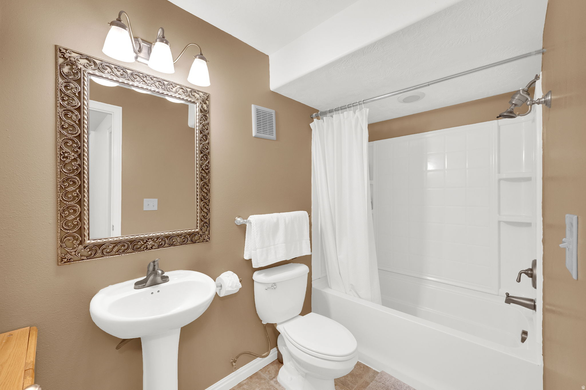 FOX DEN ESTATES - Residential