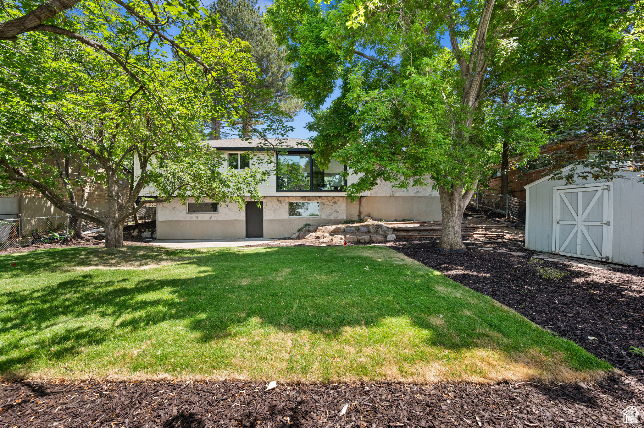 MAYWOOD HILLS - Residential