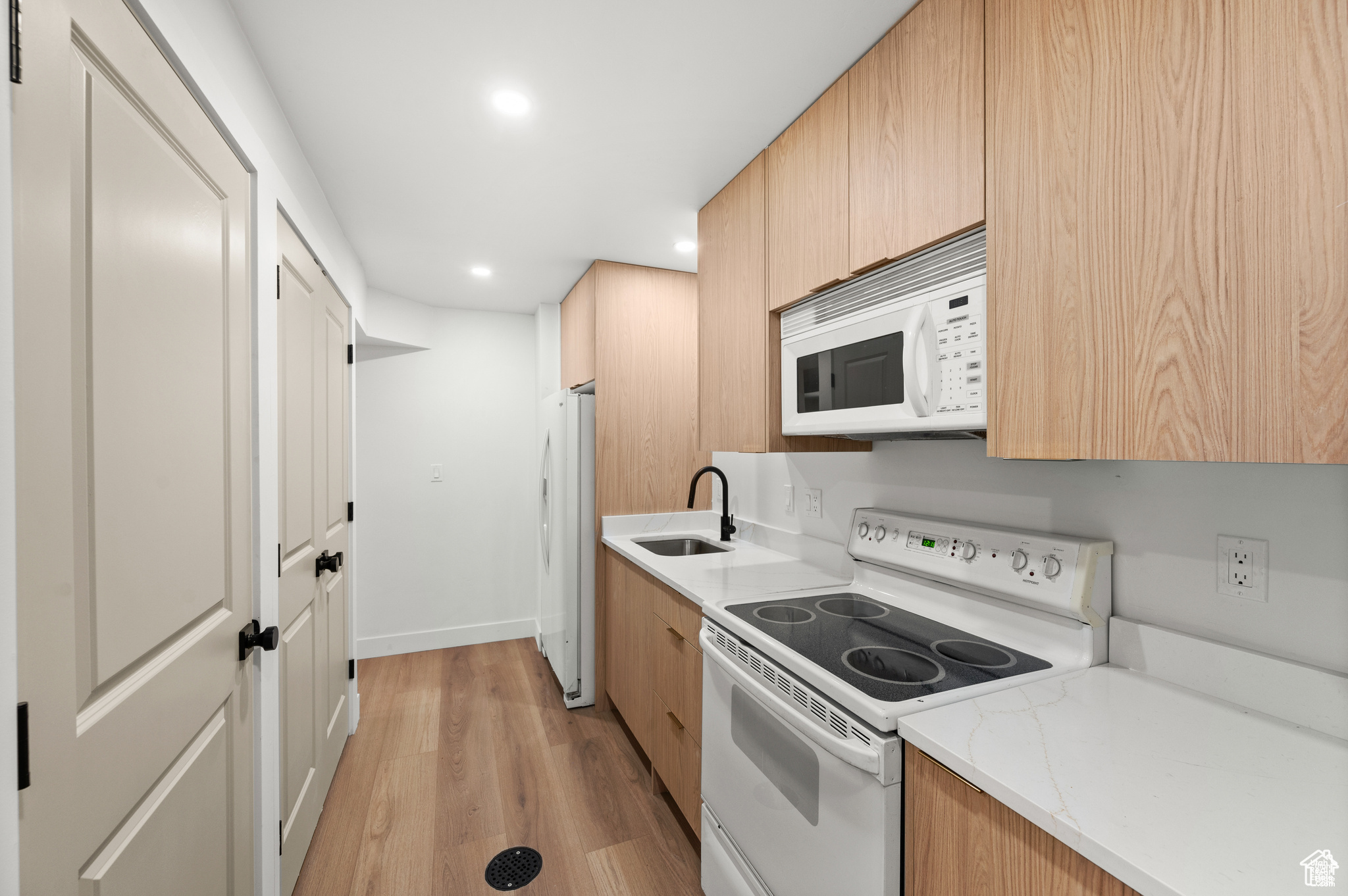 MAYWOOD HILLS - Residential