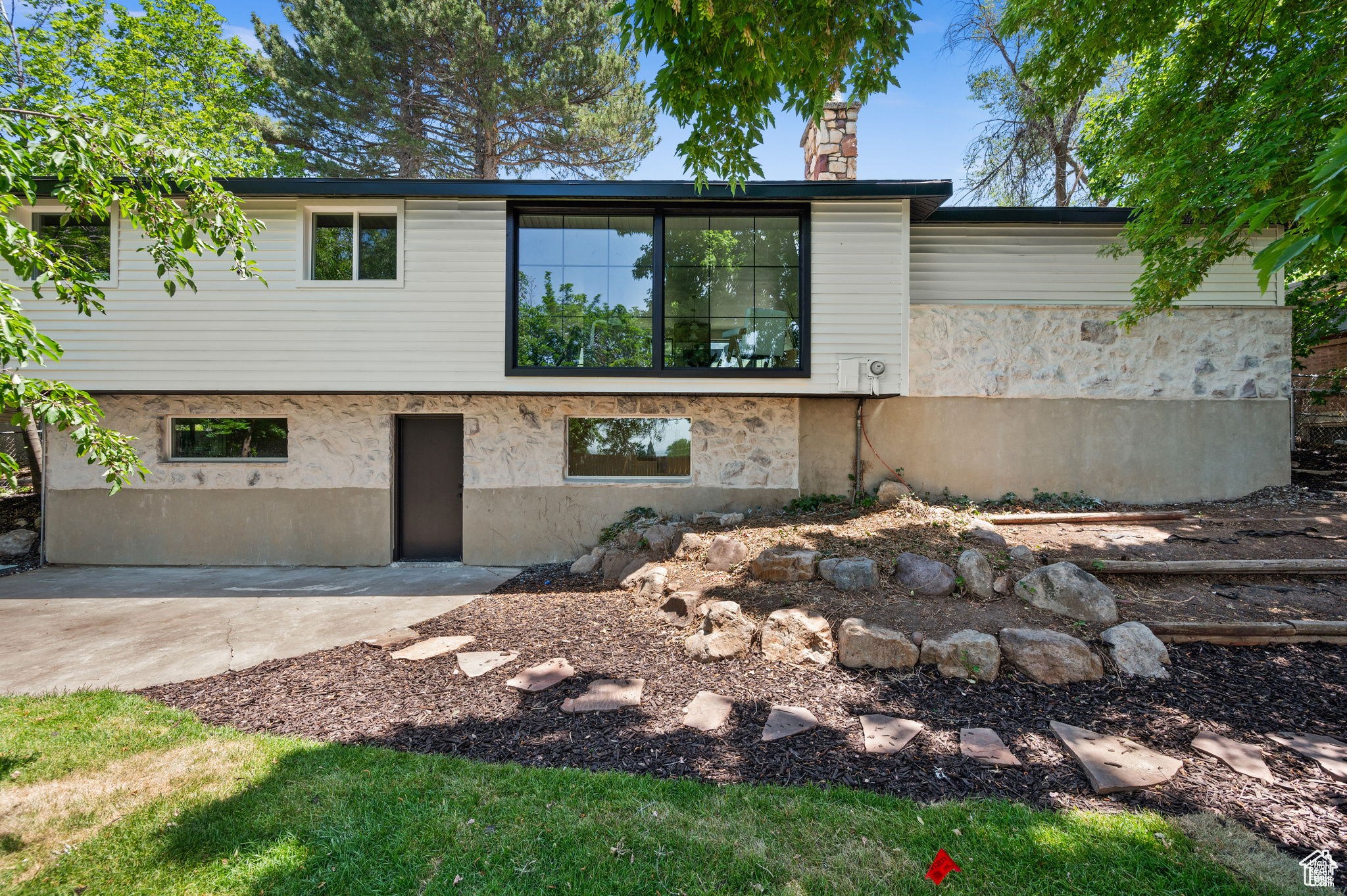 MAYWOOD HILLS - Residential