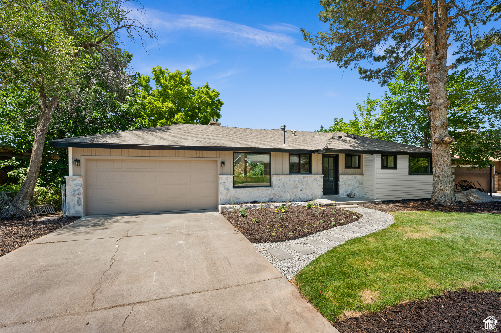 MAYWOOD HILLS - Residential
