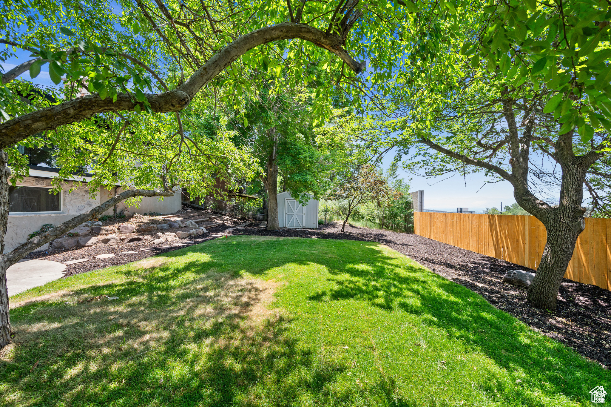 MAYWOOD HILLS - Residential