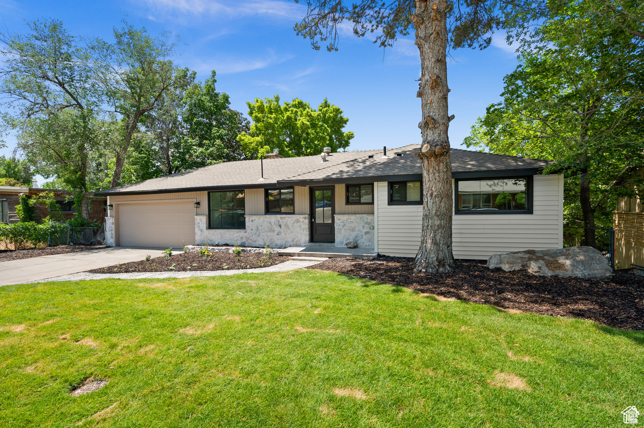 MAYWOOD HILLS - Residential