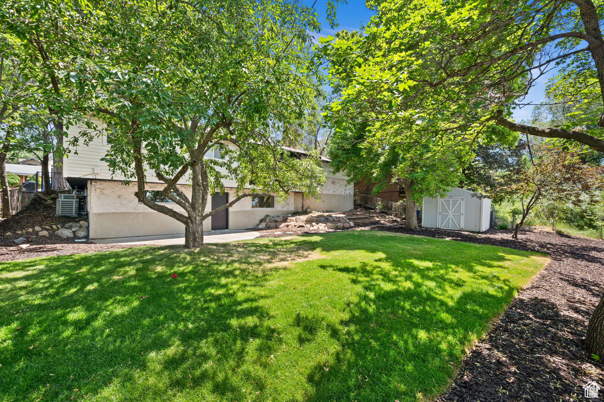MAYWOOD HILLS - Residential