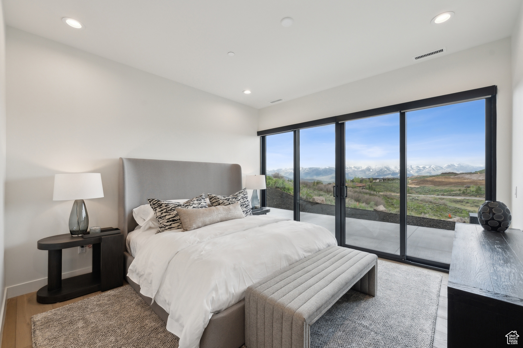 THE SUMMIT - Residential