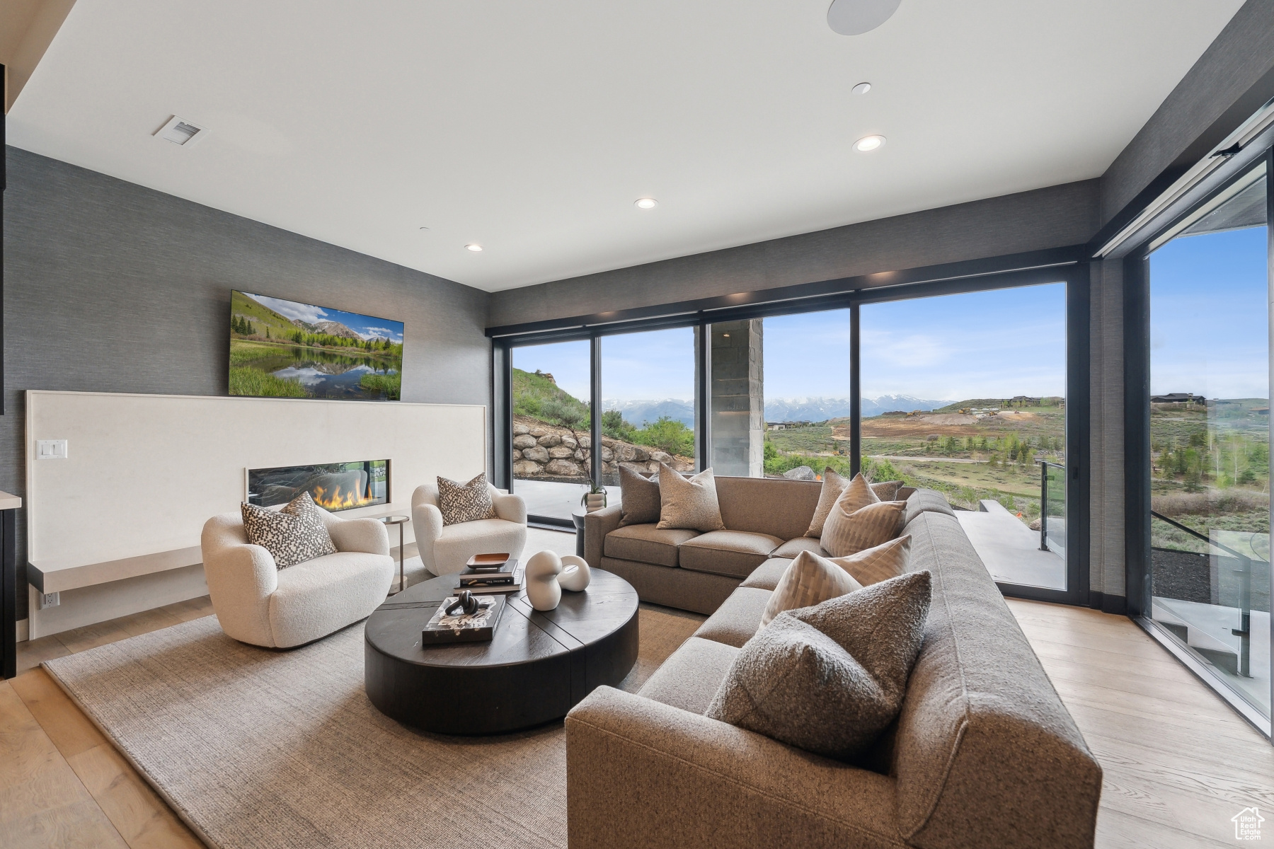 THE SUMMIT - Residential