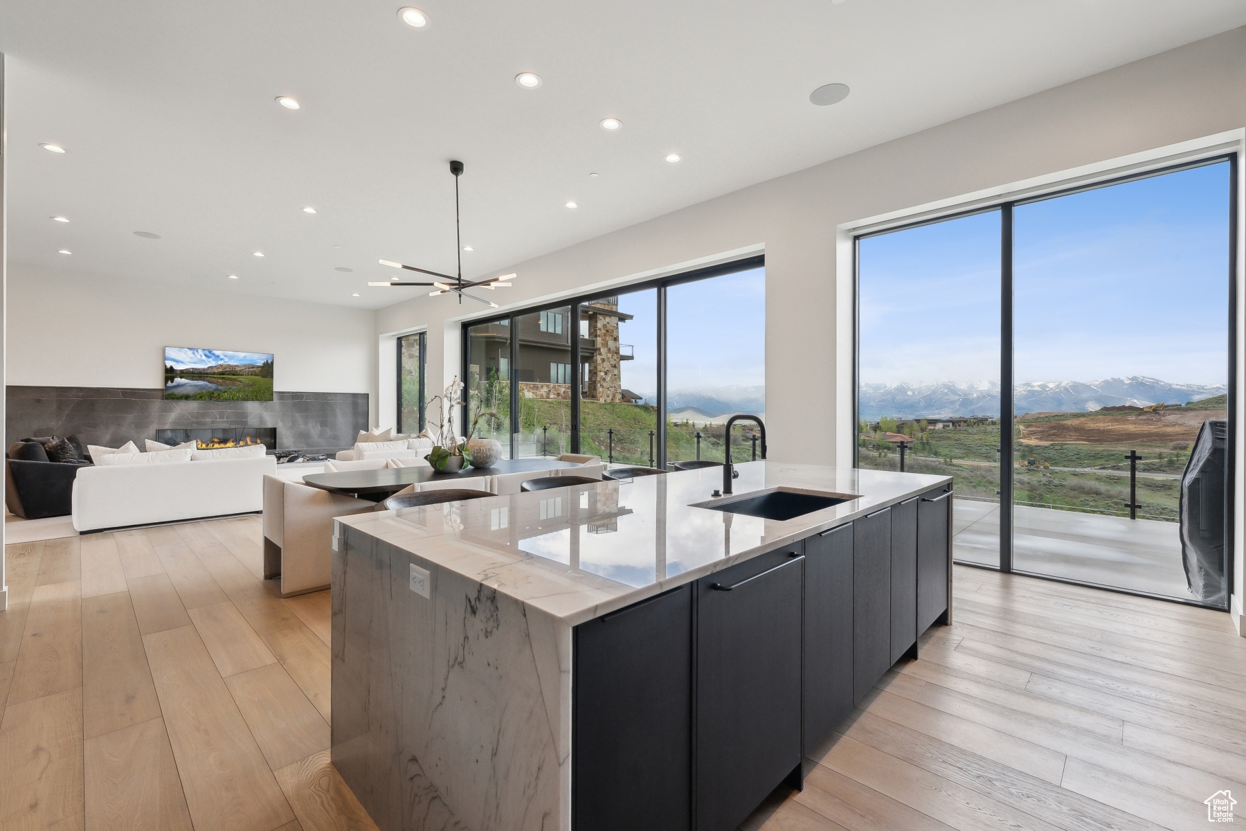 THE SUMMIT - Residential