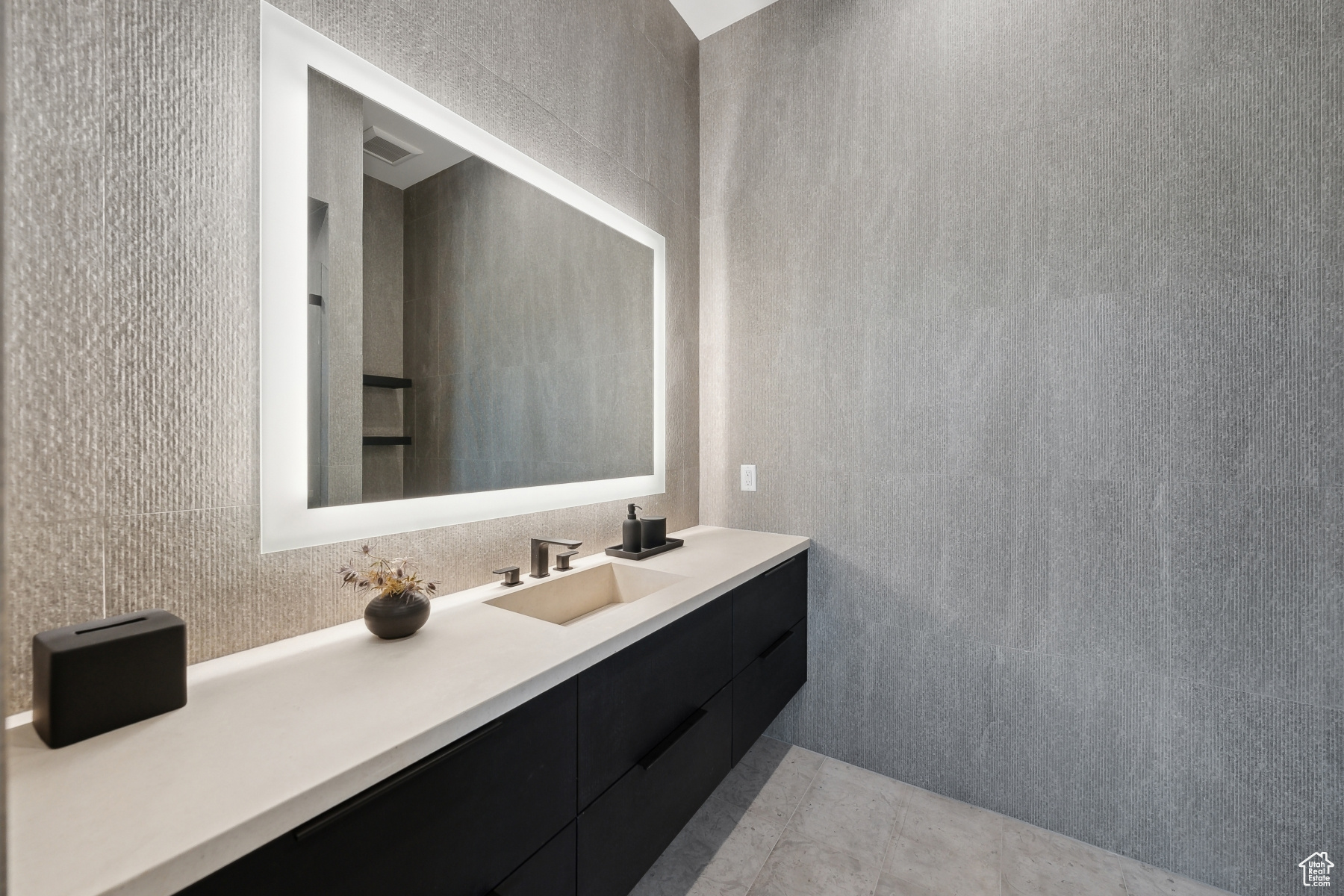 THE SUMMIT - Residential