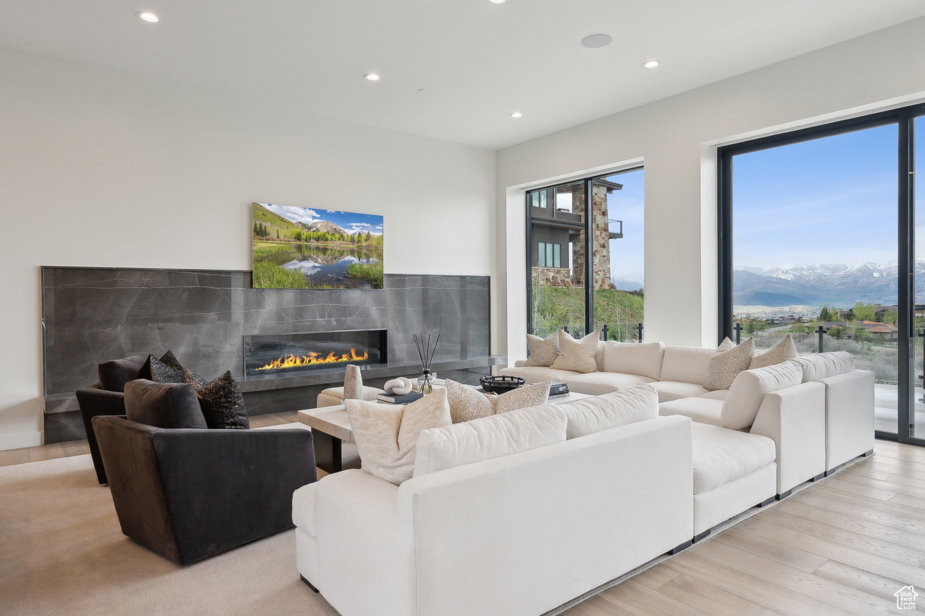 THE SUMMIT - Residential