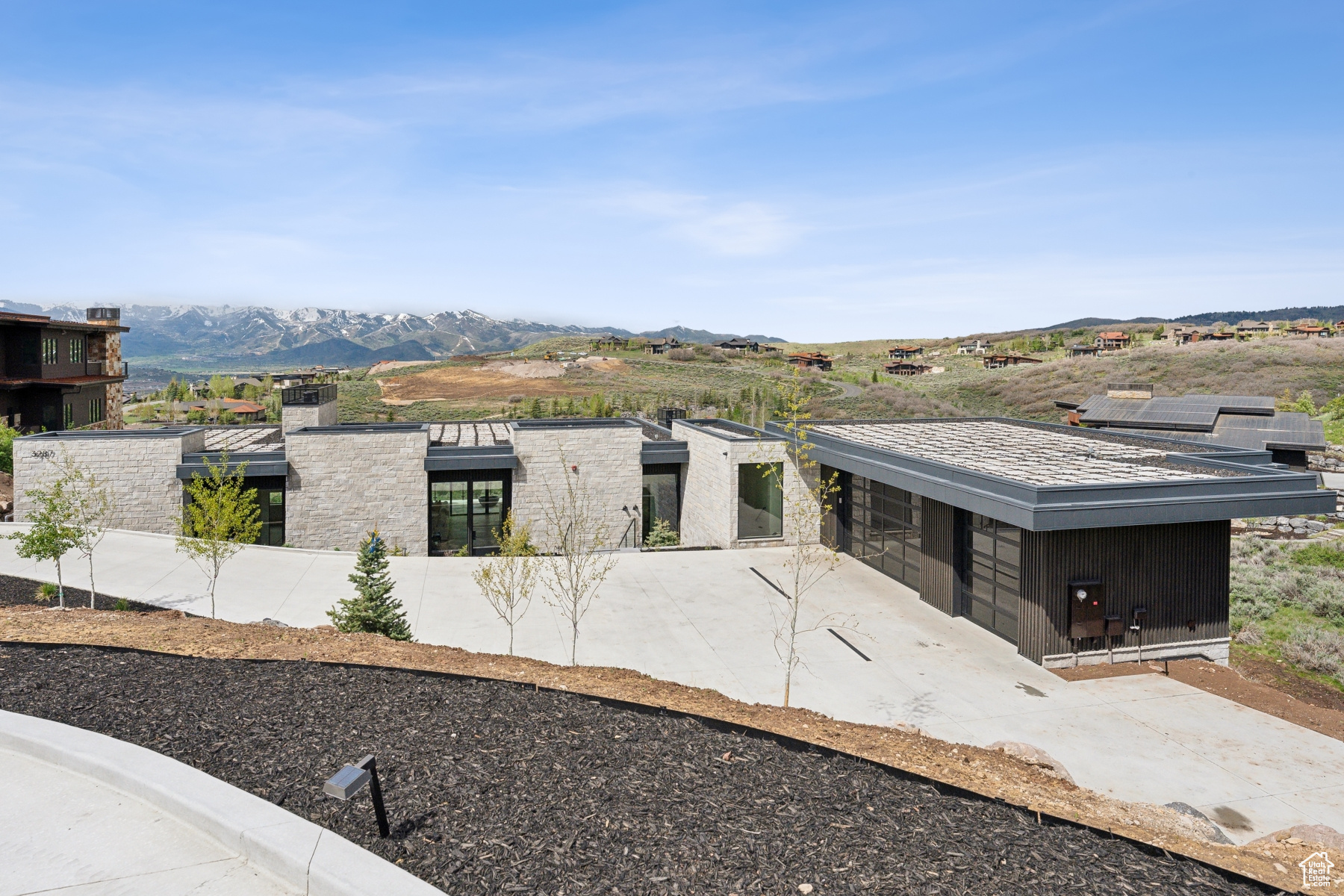 THE SUMMIT - Residential