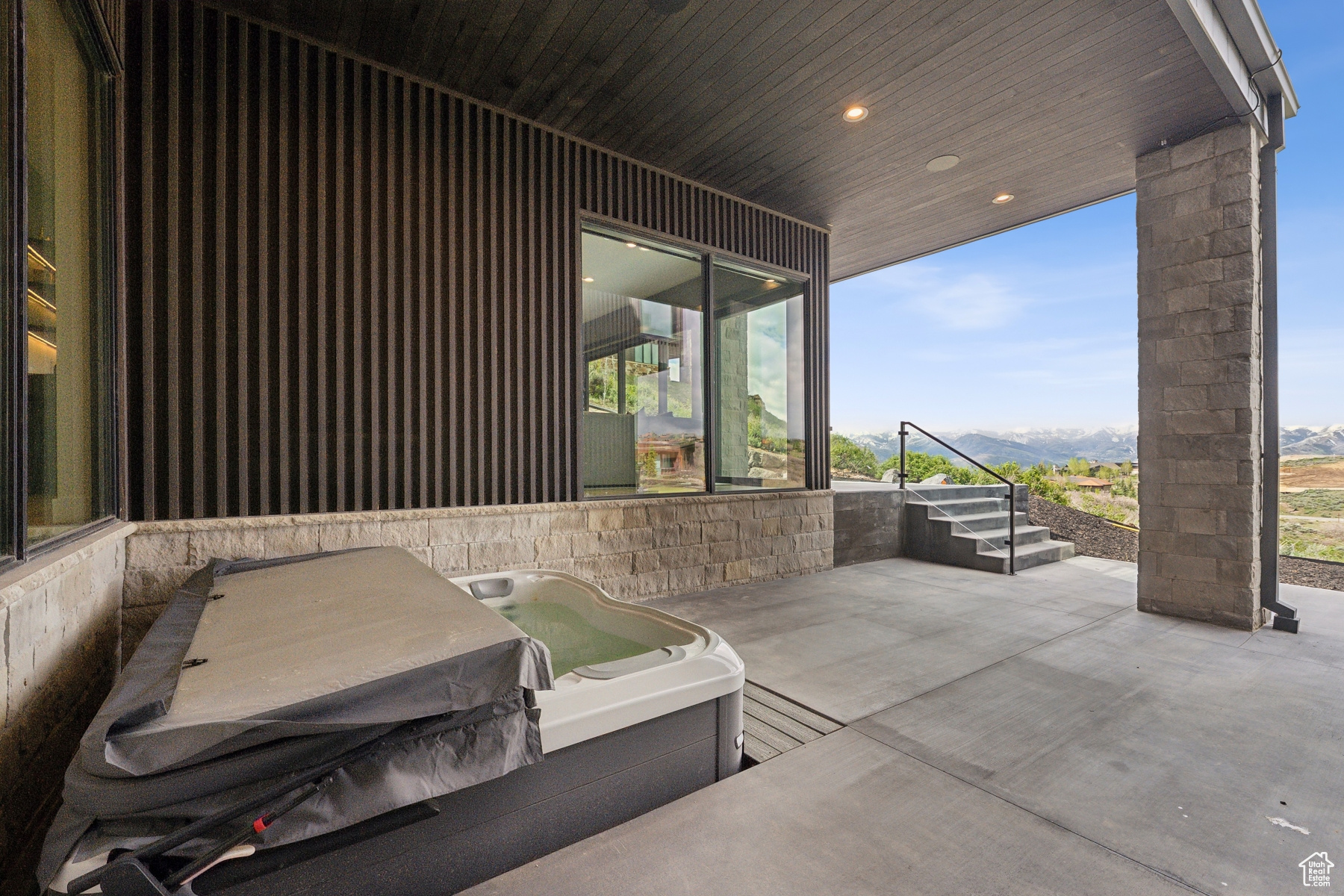 THE SUMMIT - Residential