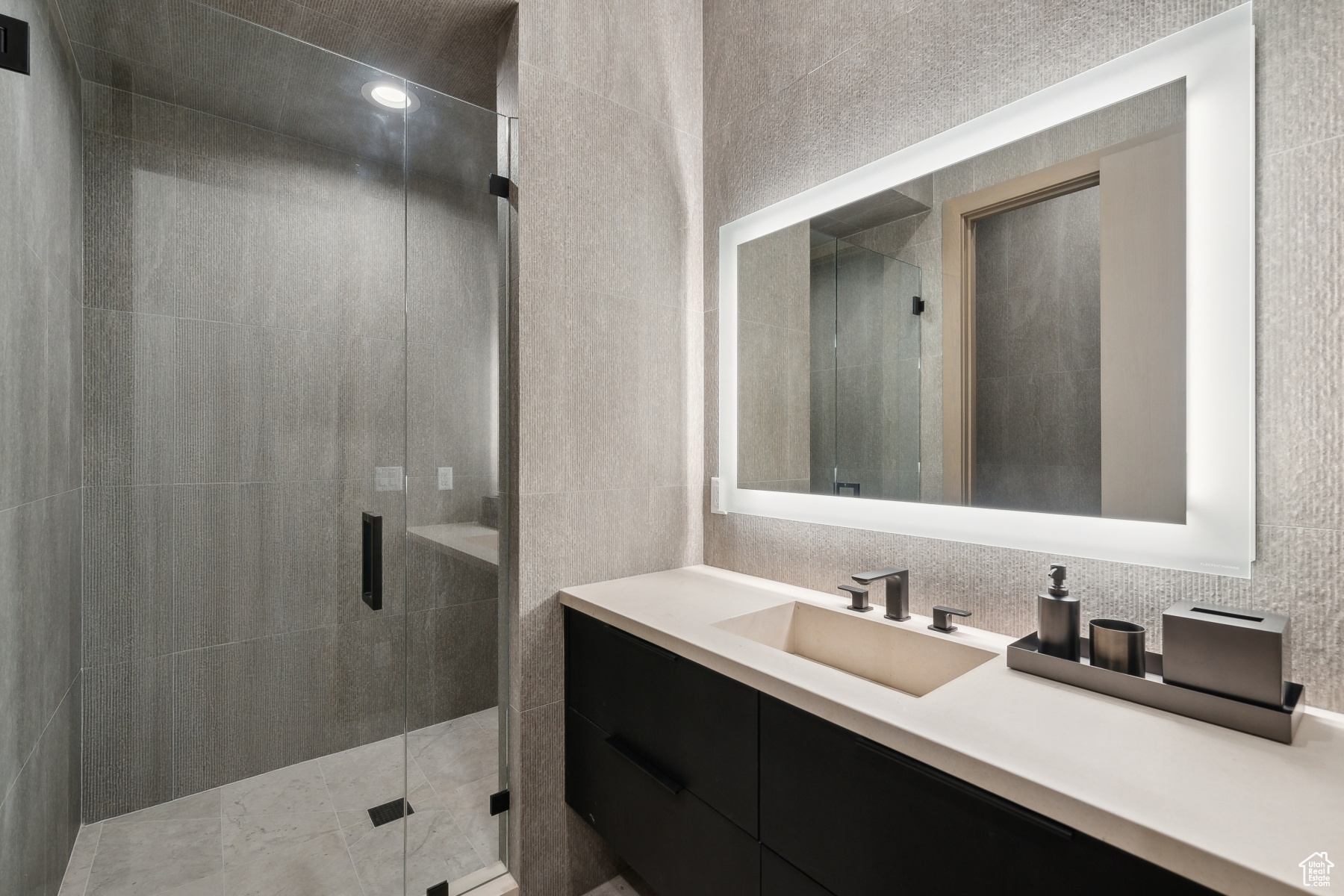 THE SUMMIT - Residential