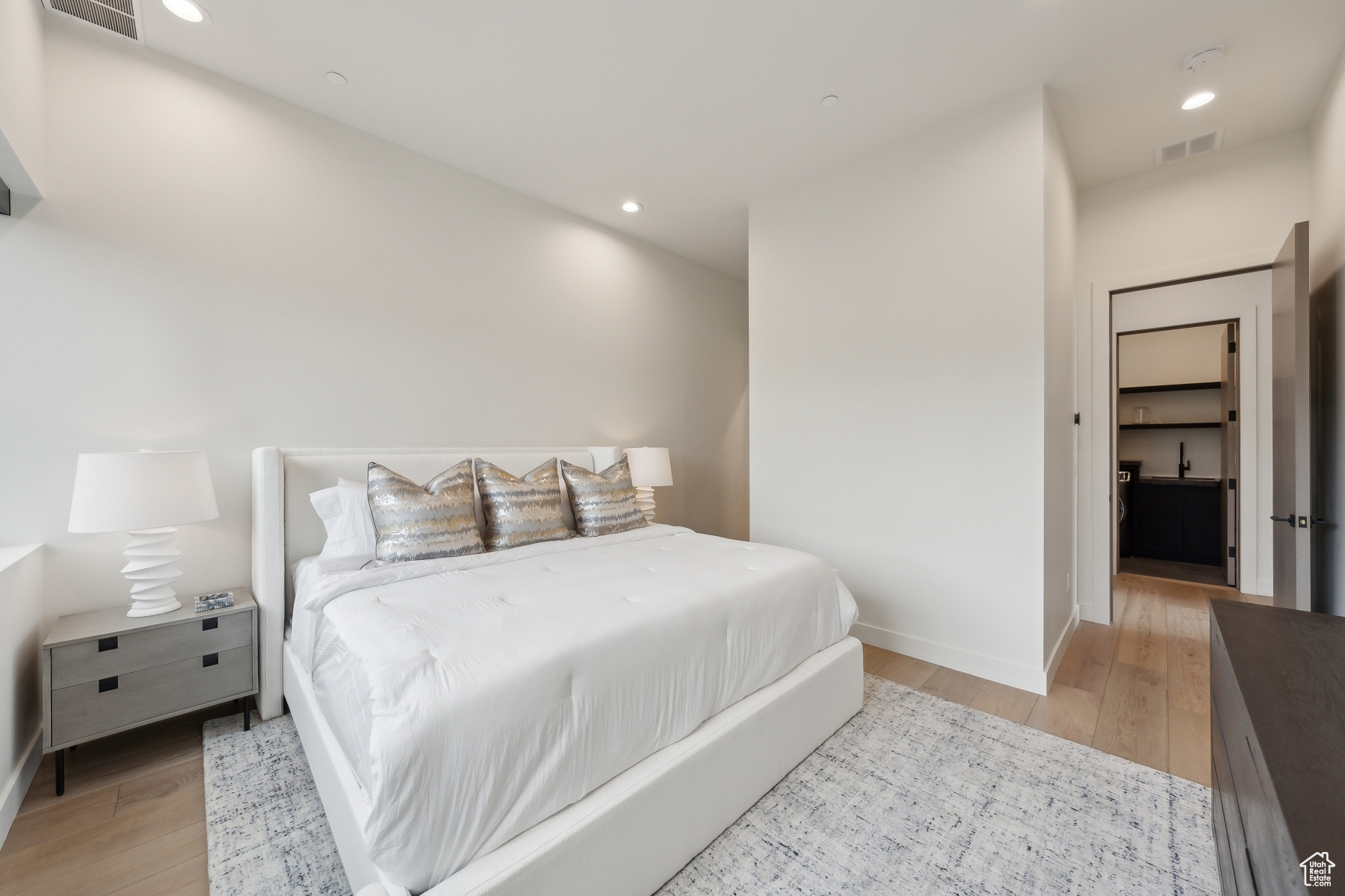 THE SUMMIT - Residential