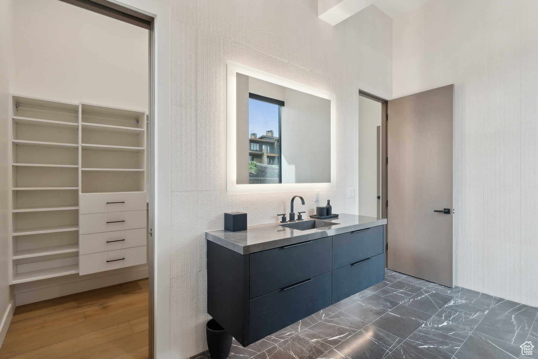 THE SUMMIT - Residential