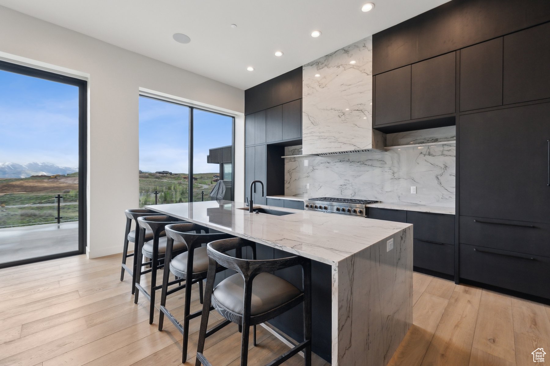 THE SUMMIT - Residential