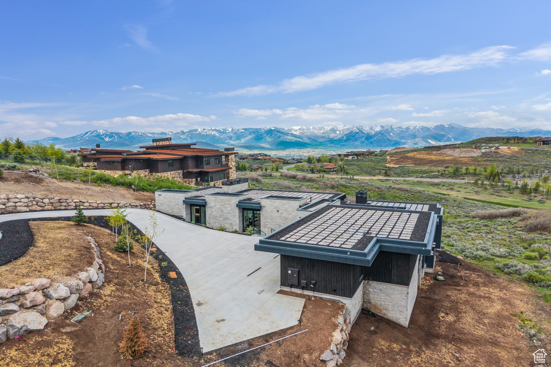 THE SUMMIT - Residential