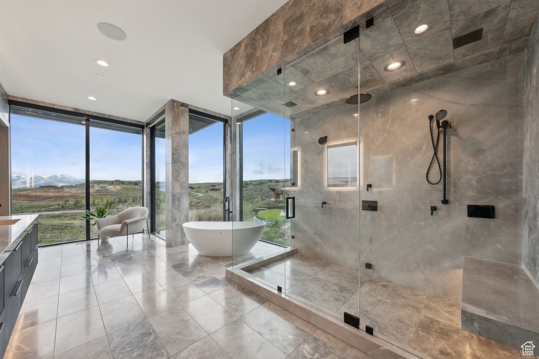 THE SUMMIT - Residential