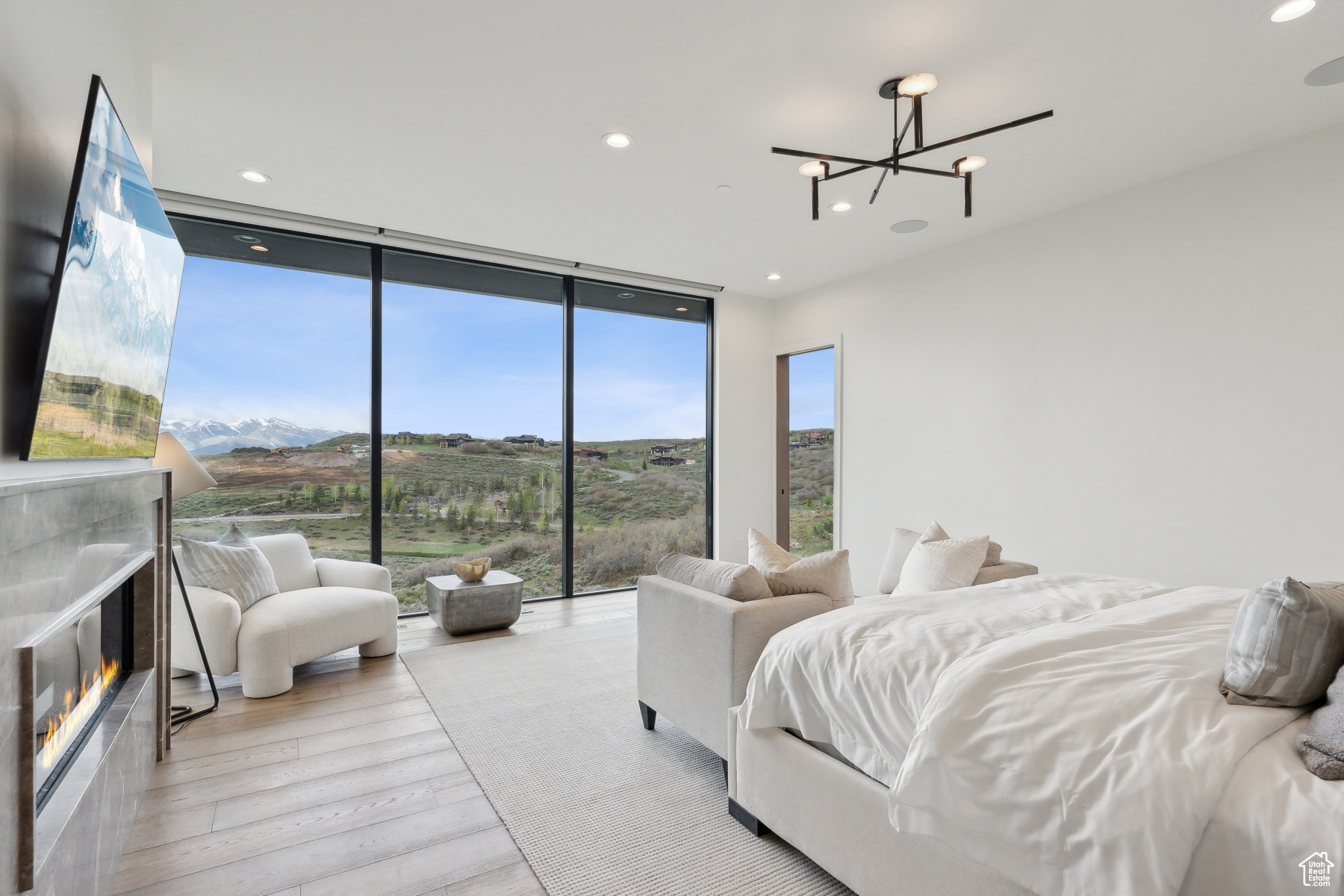 THE SUMMIT - Residential