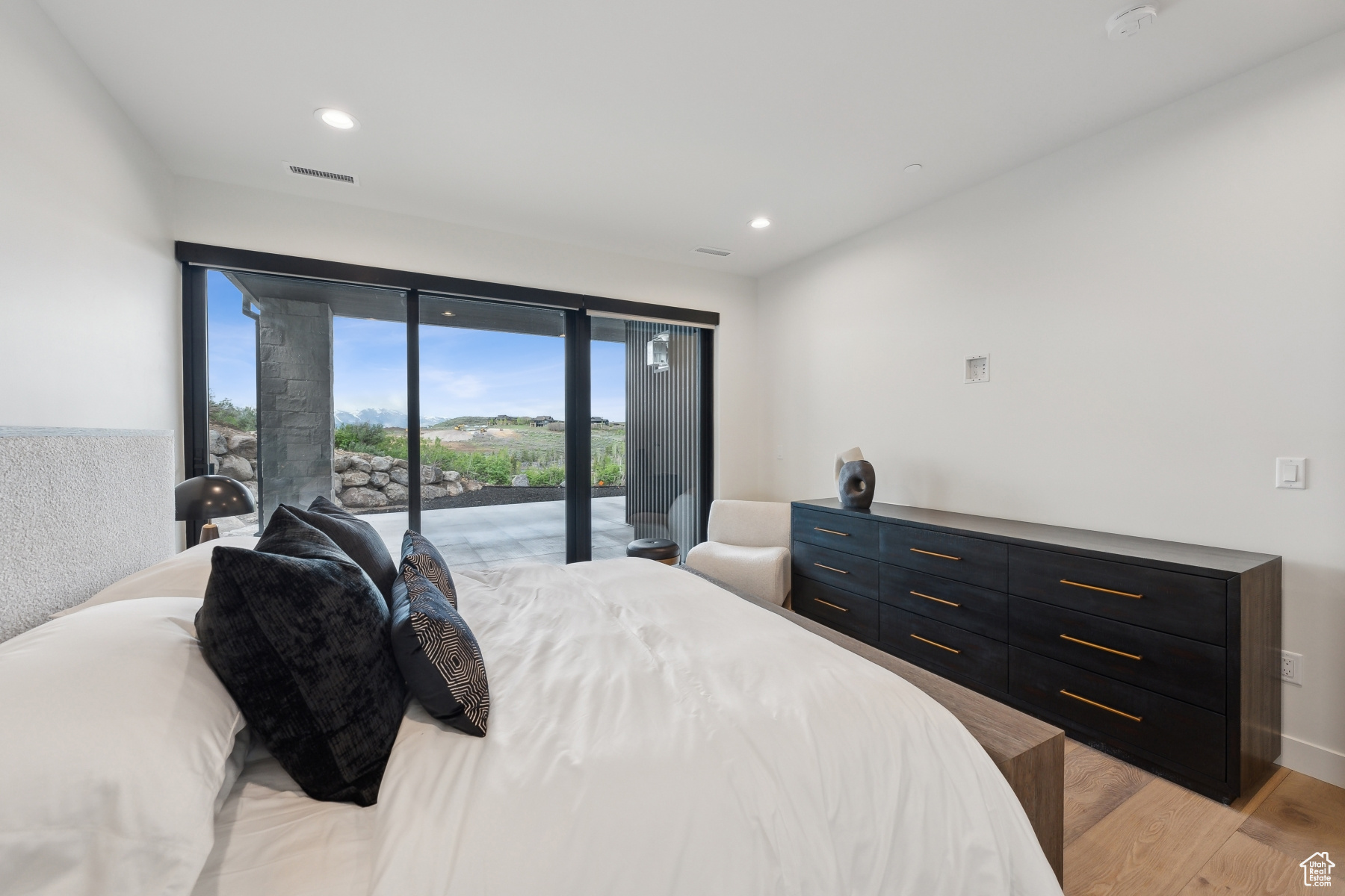 THE SUMMIT - Residential