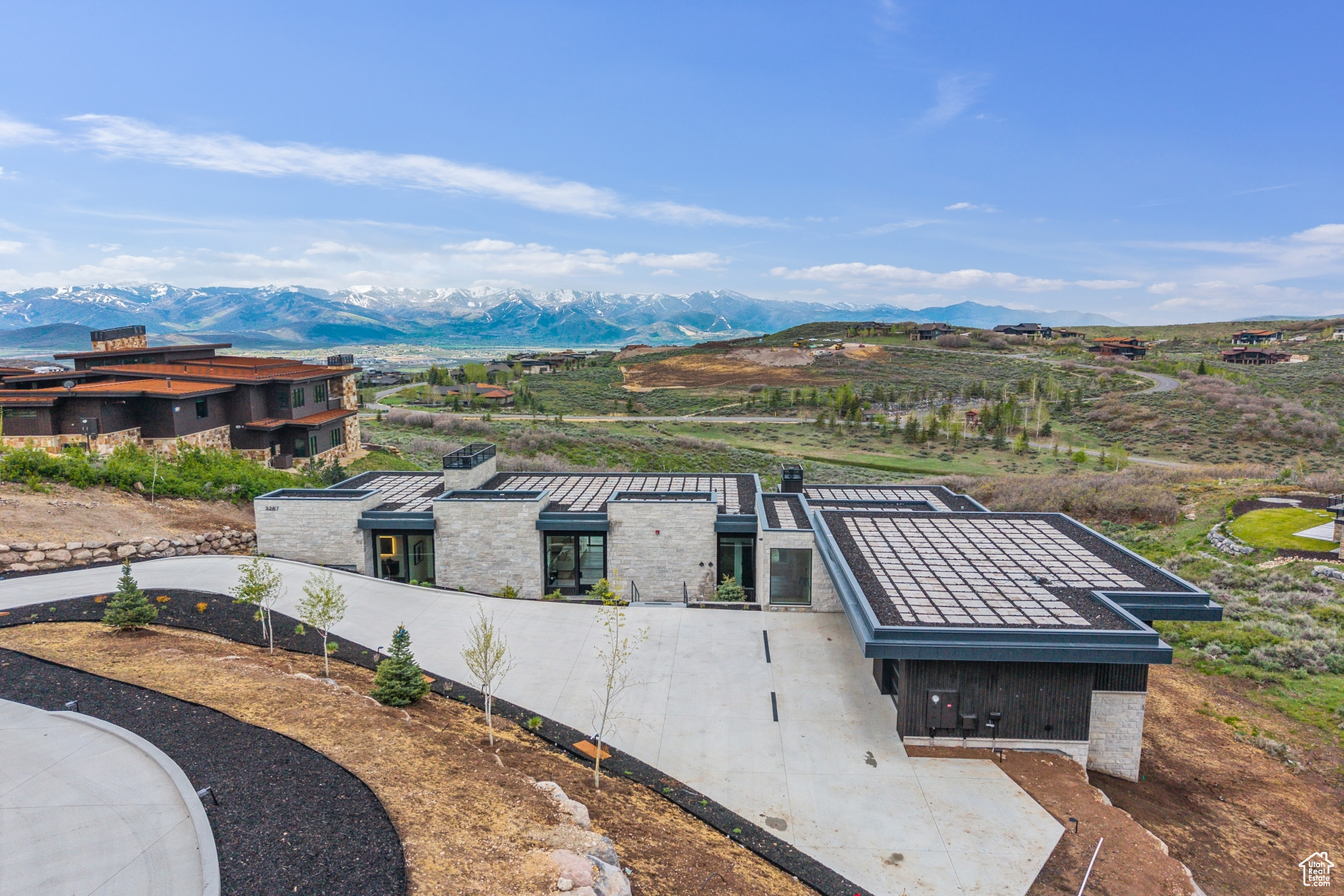 THE SUMMIT - Residential